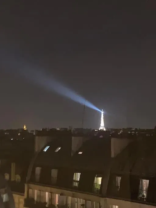 Amazing Eiffel Views Cool Area Apartment