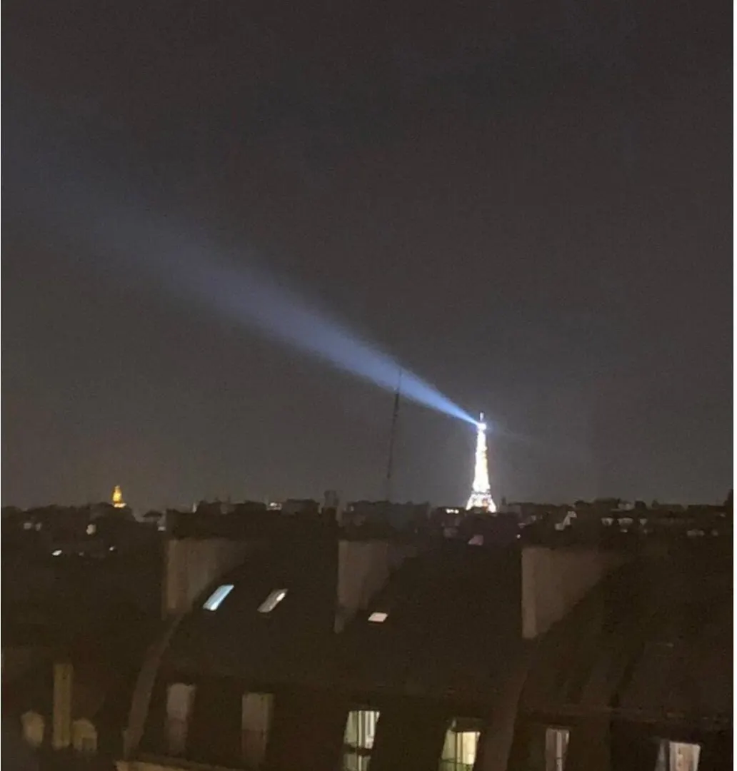 Amazing Eiffel Views Cool Area